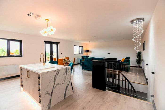 2 Bedroom Flat To Rent In Chalon Way West, St Helens, WA10