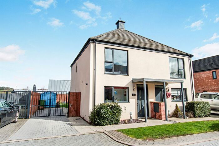 2 Bedroom Semi Detached House For Sale In Fletchers Way, Allerton Bywater, Castleford, WF10