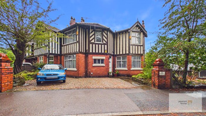3 Bedroom Semi-Detached House For Sale In Queens Drive, Sedgley Park, Prestwich, M25