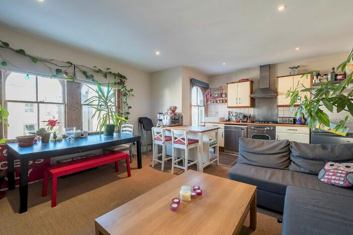 2 Bedroom Flat To Rent In Victoria Rise, London, SW4