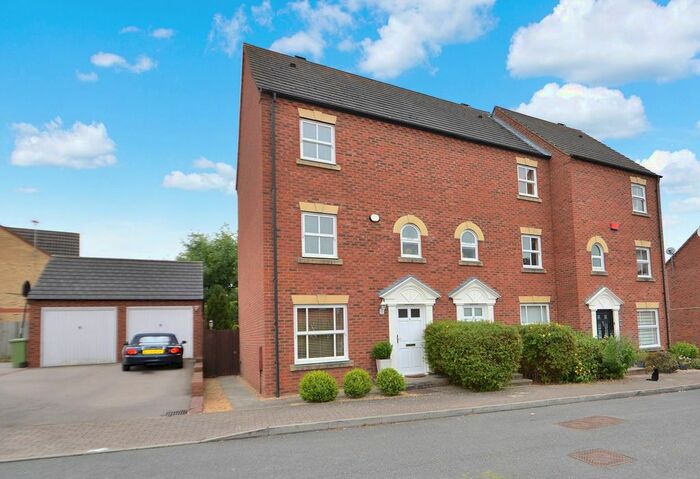 3 Bedroom Semi-Detached House To Rent In Pendennis Court, Tattenhoe, MK4