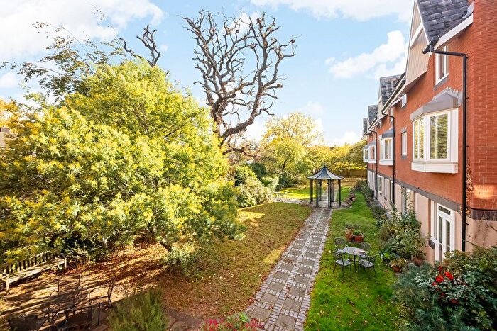 2 Bedroom Flat For Sale In Half Moon Lane, Herne Hill, SE24