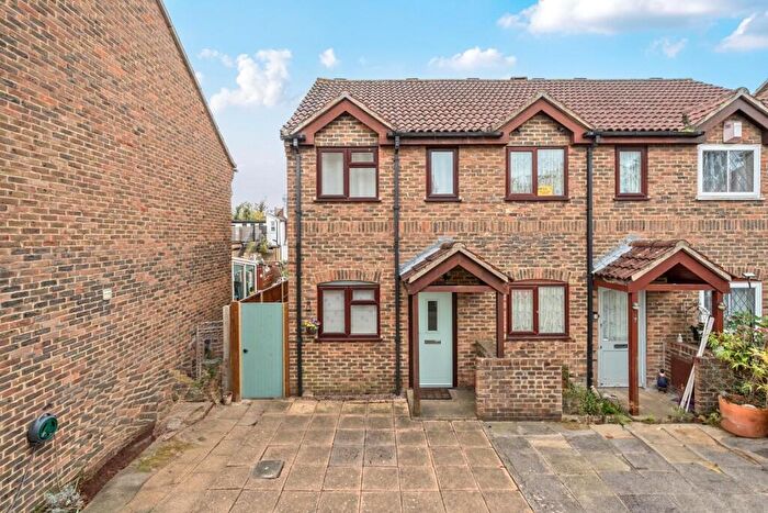 2 Bedroom End Of Terrace House For Sale In Ostlers Court, Snodland, ME6