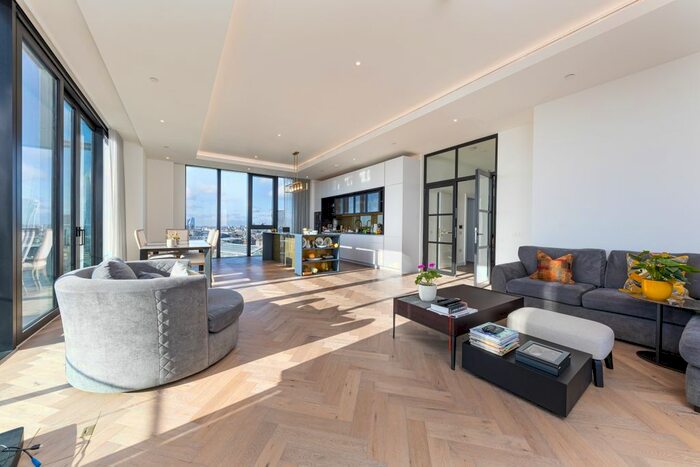 3 Bedroom Flat To Rent In Gauging Square, London, E1W