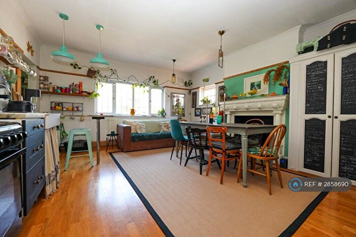 4 Bedroom Maisonette To Rent In Alexandra Park Road, London, N22