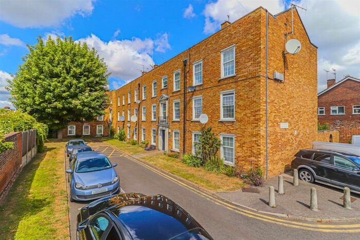 2 Bedroom Apartment To Rent In Baker Street, Enfield, Middlesex, EN1