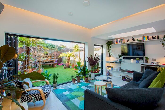 2 Bedroom Flat To Rent In Gunnersbury Lane, London, W3