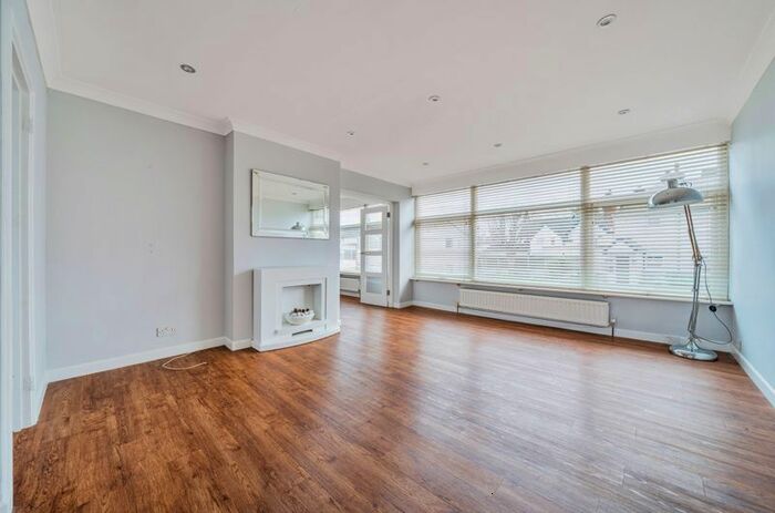 2 Bedroom Flat To Rent In Cedar Mount, Mottingham Lane, London, SE9