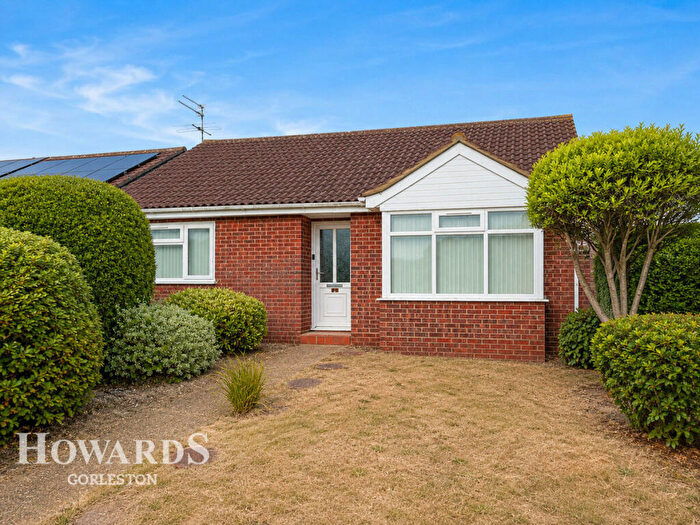 3 Bedroom Detached Bungalow For Sale In Anglian Way, Hopton, NR31