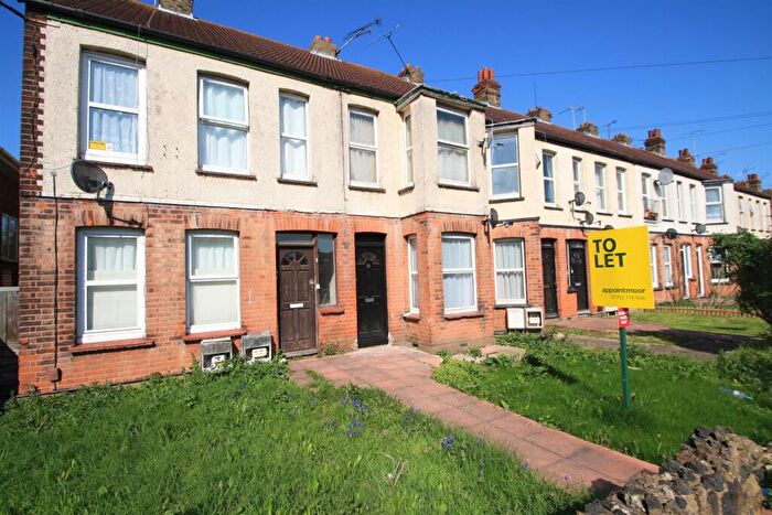 Studio To Rent In Carlingford Drive, Westcliff-On-Sea, SS0