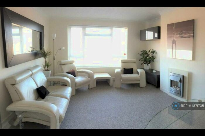 2 Bedroom Flat To Rent In Burnaby Road, Bournemouth, BH4