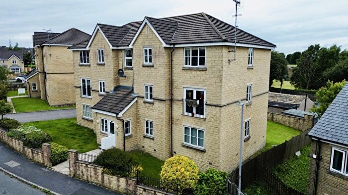 2 Bedroom Flat For Sale In Yateholm Drive, Bradford, BD6