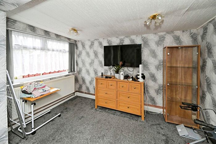 2 Bedroom Semi-Detached Bungalow For Sale In Richmond Drive, Skegness, PE25