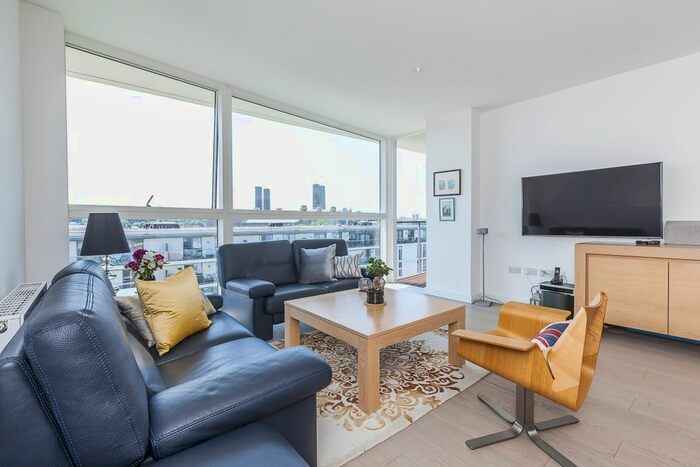 3 Bedroom Flat To Rent In River Gardens Walk, London SE10