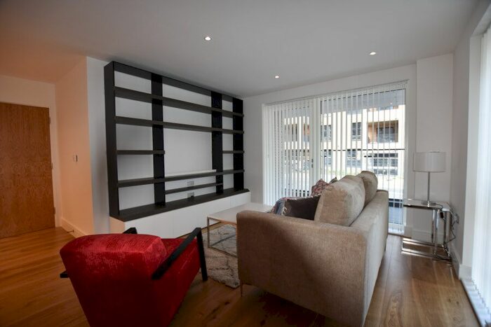 3 Bedroom Flat To Rent In Grove Road, Colndale, NW9