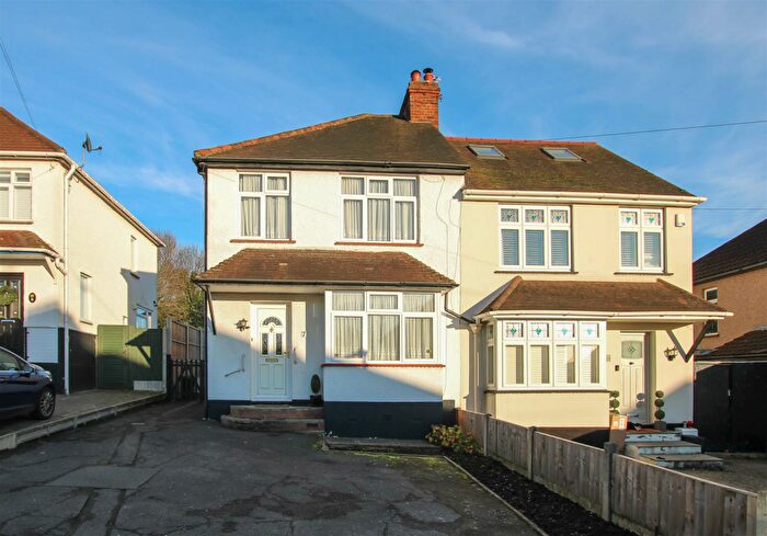 3 Bedroom Semi-Detached House For Sale In West Way, Brentwood, CM14
