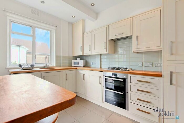 3 Bedroom Terraced House To Rent In Regents Park Road, N3