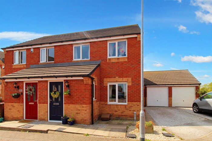 3 Bedroom Semi Detached House For Sale In Fall Close, Barnsley, S70