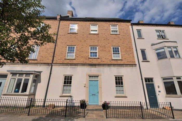 6 Bedroom Town House To Rent In High Street, Northampton, NN5