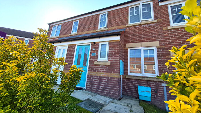 2 Bedroom Town House For Sale In Ffordd Piran, Oakenholt, Flintshire, CH6