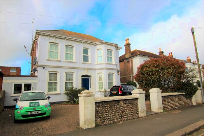5 Bedroom Detached House To Rent In Victoria Road, Worthing, BN11