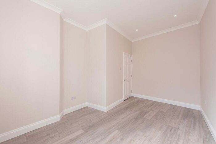 1 Bedroom Flat For Sale In High Road Leytonstone, London, E11