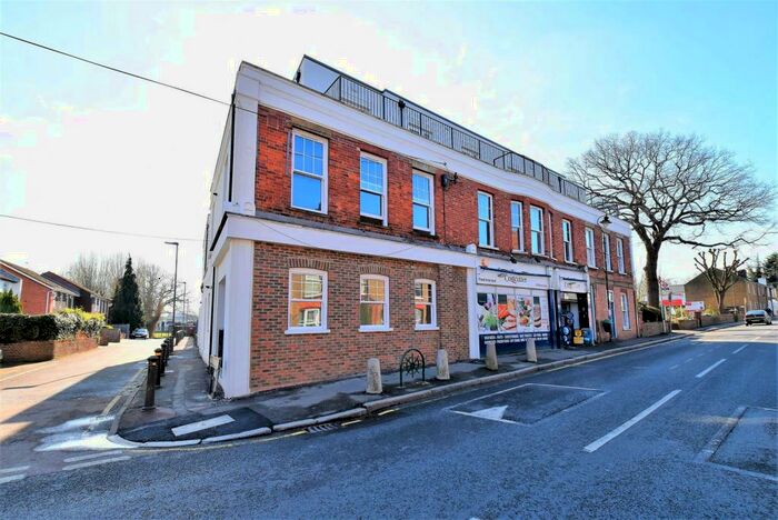 3 Bedroom Flat To Rent In Park Road, Orpington, BR5