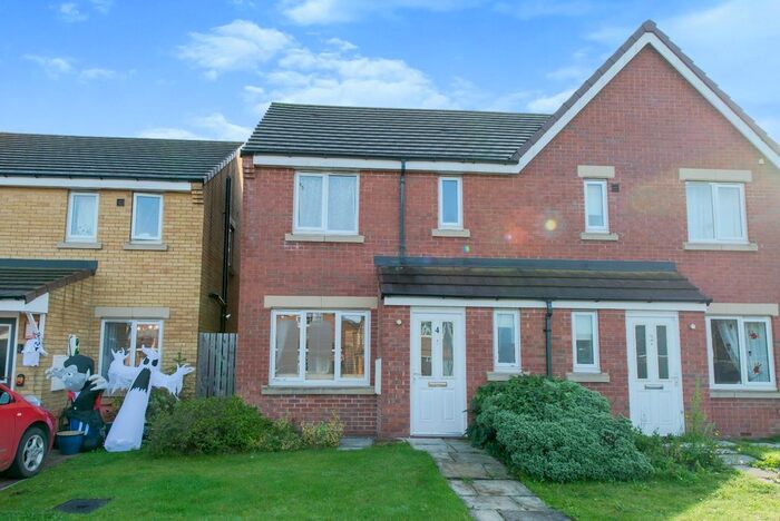3 Bedroom Semi-Detached House To Rent In Chestnut Grove, Castleford, West Yorkshire, WF10