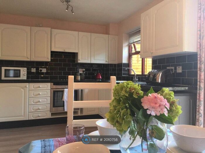 3 Bedroom Semi-Detached House To Rent In Starle Close, Canterbury, CT1