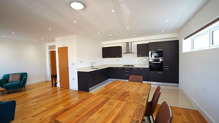 3 Bedroom Flat To Rent In Grand Approach, Bathurst Walk, SL0