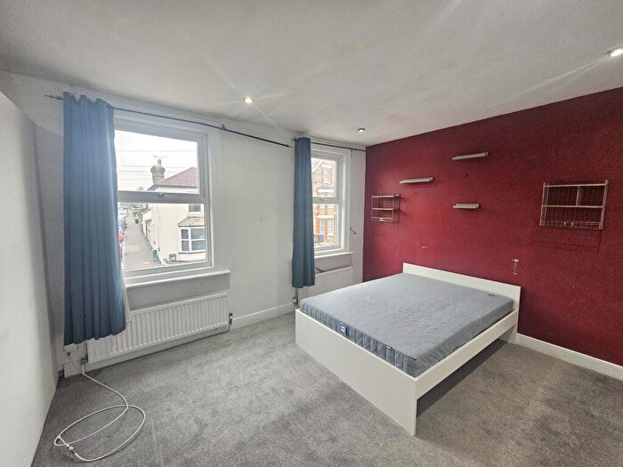 Flat To Rent In Charles Street, Maidstone, ME16