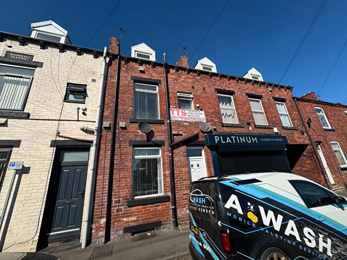 3 Bedroom Property To Rent In Jacobs Well Lane, Wakefield, WF1