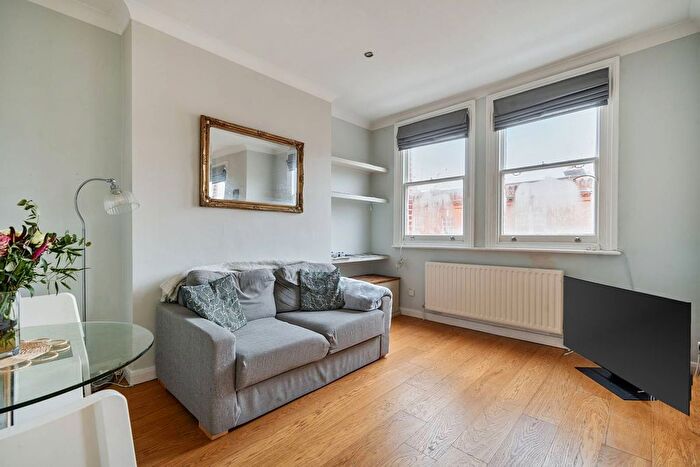 1 Bedroom Flat For Sale In Fairholme Road, Barons Court, London, W14