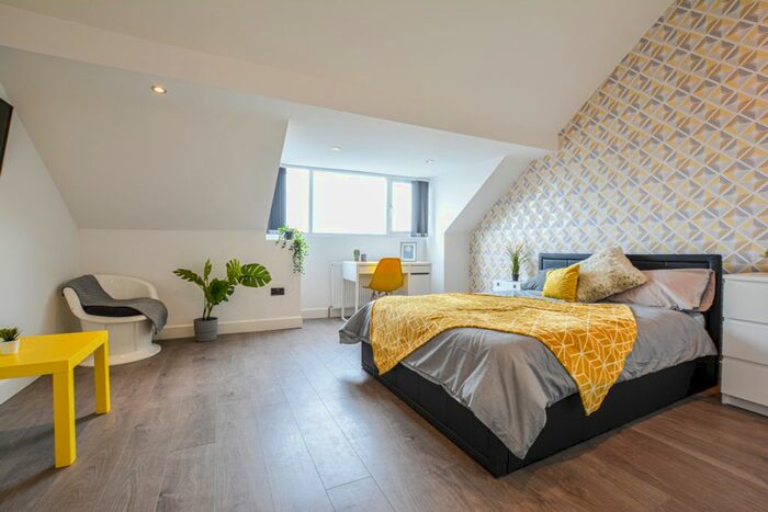 6 Bedroom Terraced House To Rent In Seedley Park Road, Salford, M6