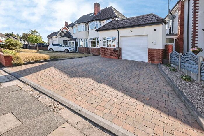 4 Bedroom Semi-Detached House For Sale In Kingsdown Road, Birmingham, West Midlands, B31