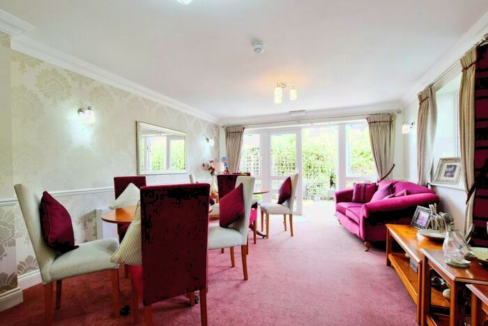 1 Bedroom Apartment For Sale In Hope Road, Sale, Greater Manchester, M33