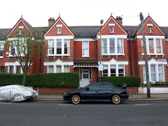 2 Bedroom Apartment To Rent In Yukon Road, Balham, SW12