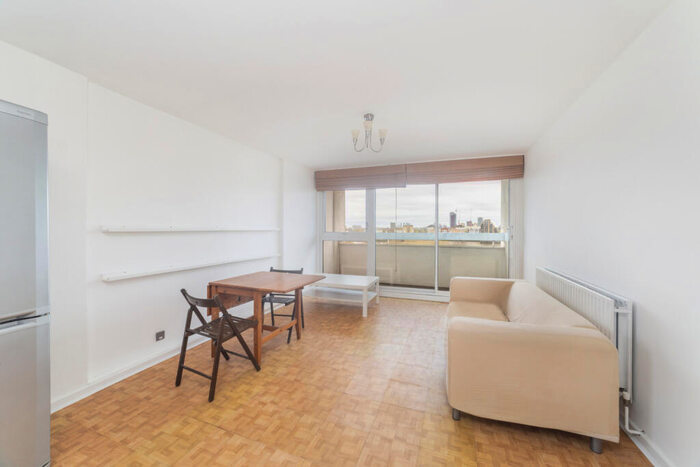 2 Bedroom Flat To Rent In Knighthead Point, The Quarterdeck, E14