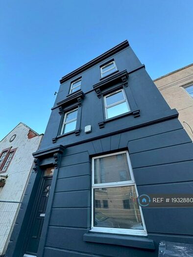 6 Bedroom End Of Terrace House To Rent In Park Road, Gloucester, GL1