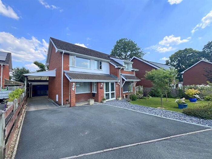 5 Bedroom Detached House For Sale In Cortay Park, Llanyre, Llandrindod Wells, LD1
