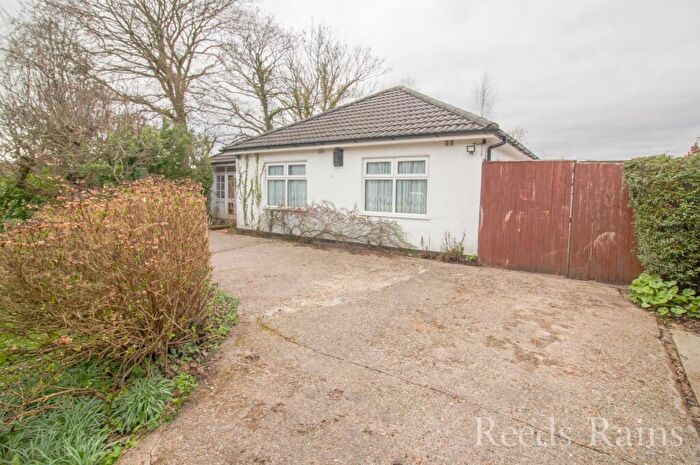 3 Bedroom Bungalow For Sale In Hooton Road, Hooton, Ellesmere Port, Cheshire, CH66