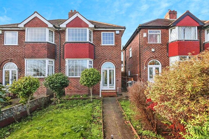 3 Bedroom Semi Detached House For Sale In Freda Rise, Tividale, Oldbury, B69