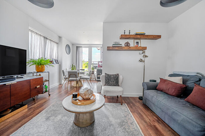1 Bedroom Apartment For Sale In High Road, Whetstone, London, Greater London, N20