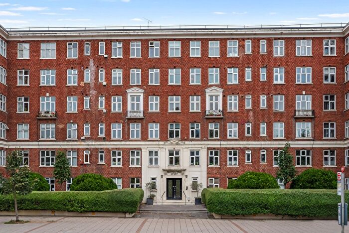 2 Bedroom Flat For Sale In Brixton Hill, London, SW2