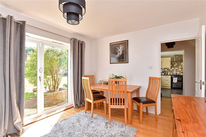 3 Bedroom Semi-Detached House For Sale In Woodbourne Avenue, Brighton, East Sussex, BN1