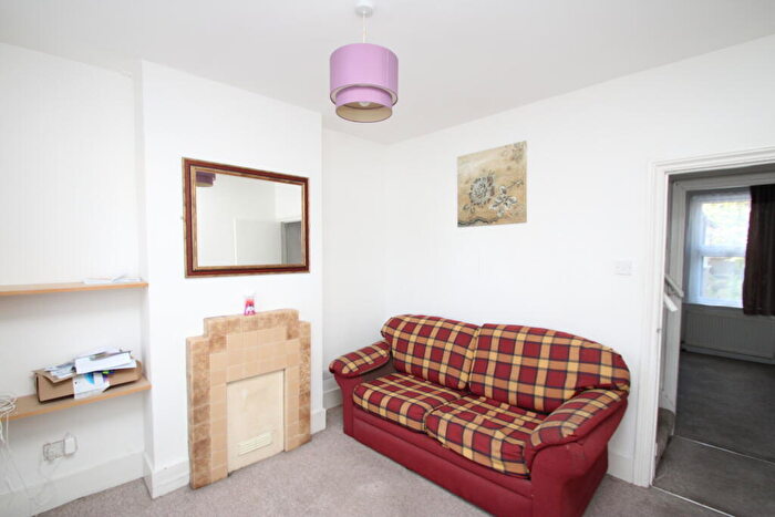 2 Bedroom House To Rent In Dartnell Road, Croydon, CR0