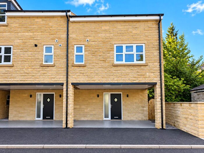 3 Bedroom Town House For Sale In Leek Road, Buxton, Derbyshire, SK17