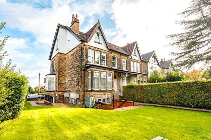 2 Bedroom Apartment To Rent In Street Lane, Roundhay, LS8