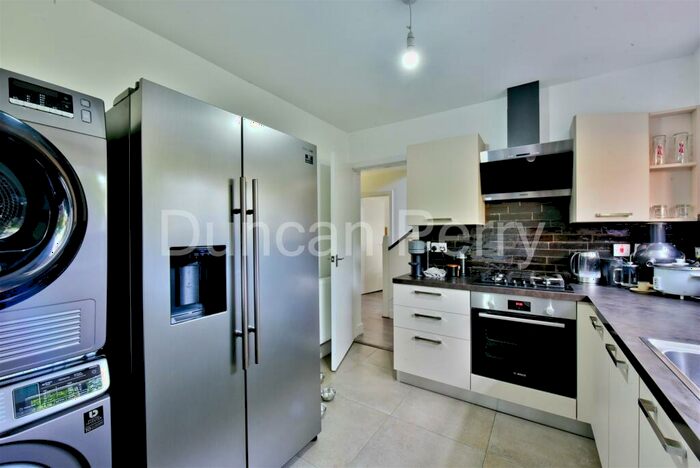 4 Bedroom Detached House For Sale In Tolmers Avenue, Cuffley, EN6