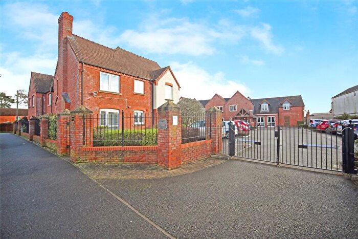 1 Bedroom Apartment For Sale In Pardoe Court, Studley, B80